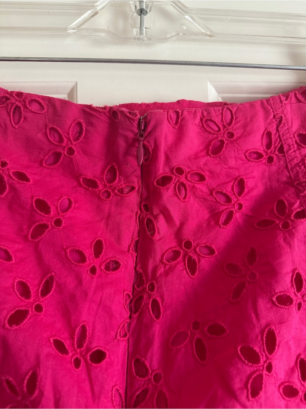 Button-front cotton eyelet pencil skirt - Picture 7 of 10